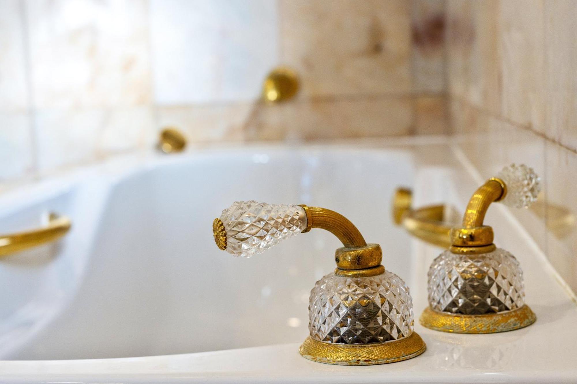 Apartment Step Back In Time In Retro Chic 3 Bedroom Penthouse At Zenith - Q Gold Coast