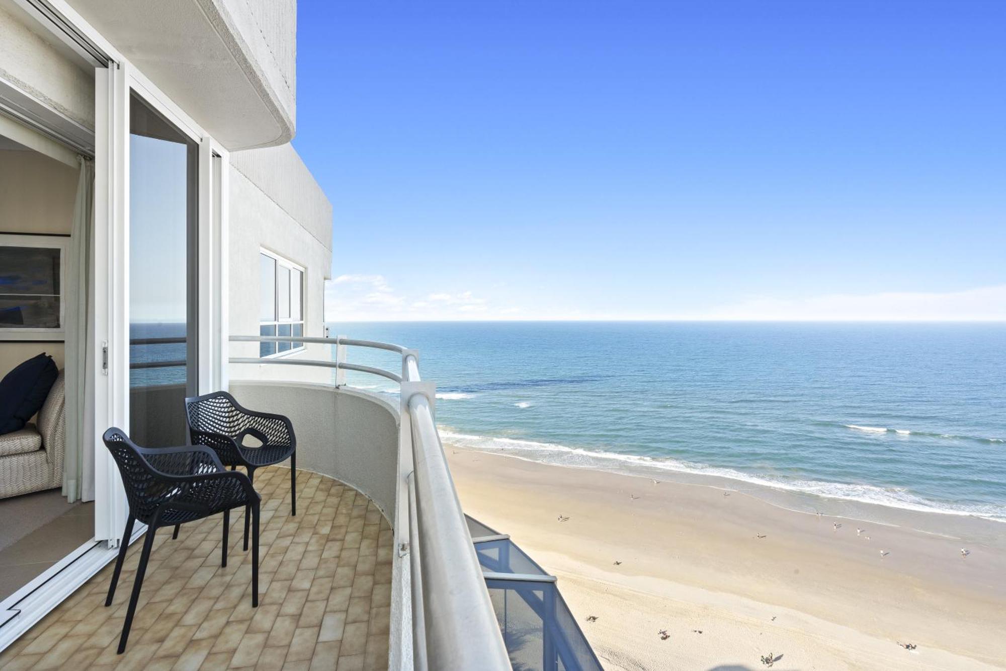 Step Back In Time In Retro Chic 3 Bedroom Penthouse At Zenith - Q * Gold Coast