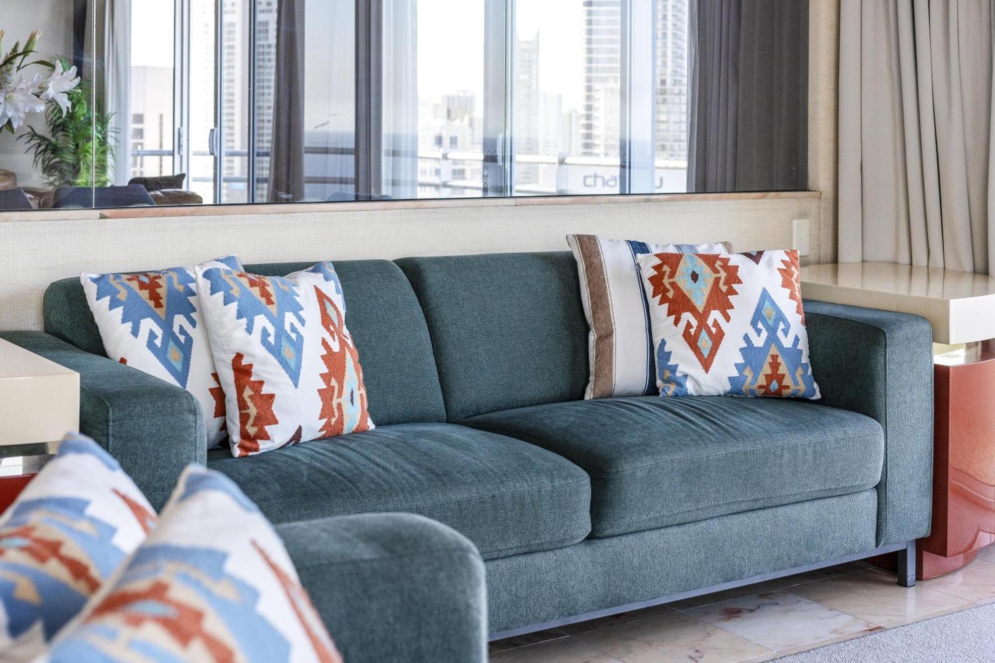 Apartment Step Back In Time In Retro Chic 3 Bedroom Penthouse At Zenith - Q Gold Coast