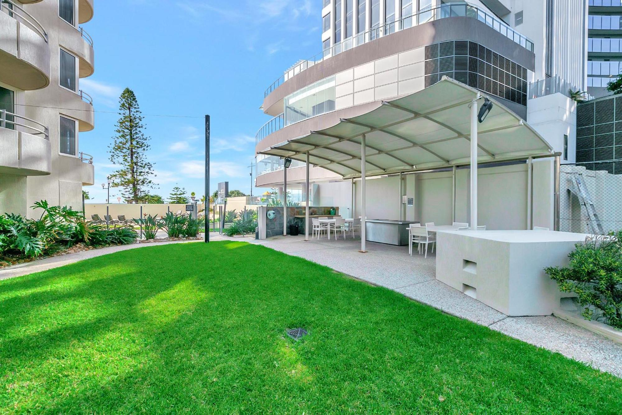Step Back In Time In Retro Chic 3 Bedroom Penthouse At Zenith - Q Apartment *