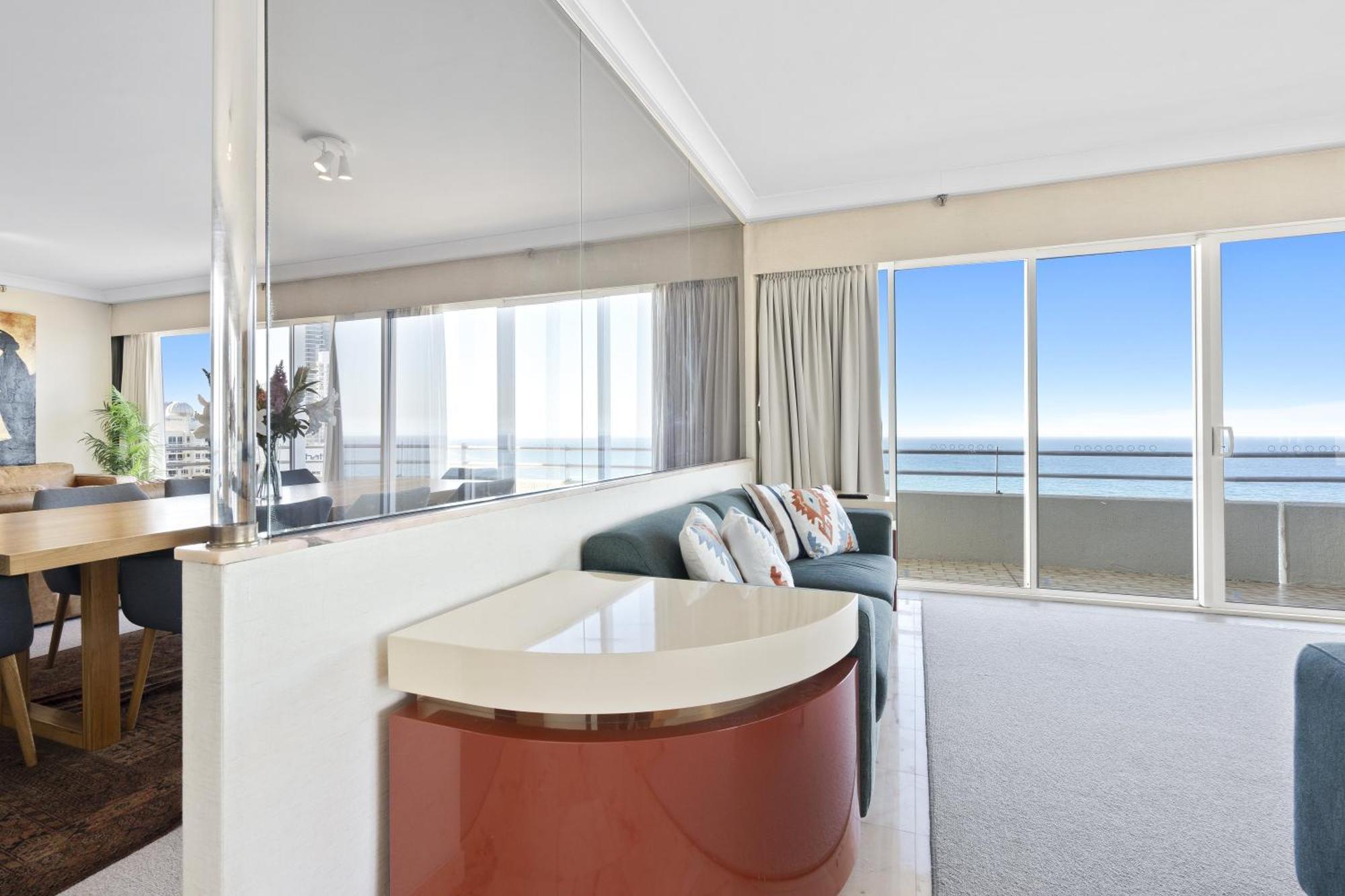 Apartment Step Back In Time In Retro Chic 3 Bedroom Penthouse At Zenith - Q *