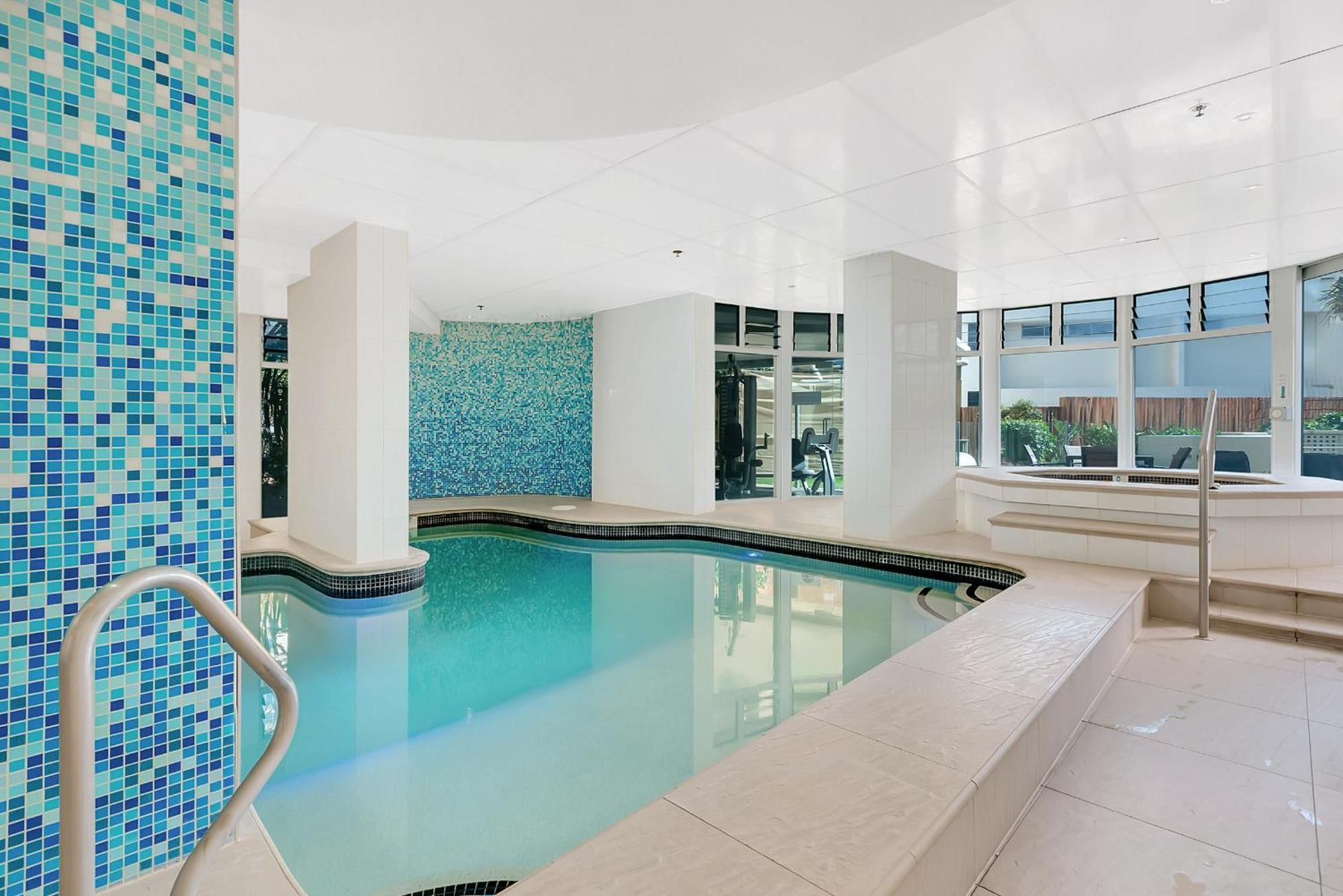 Step Back In Time In Retro Chic 3 Bedroom Penthouse At Zenith - Q Apartment Gold Coast