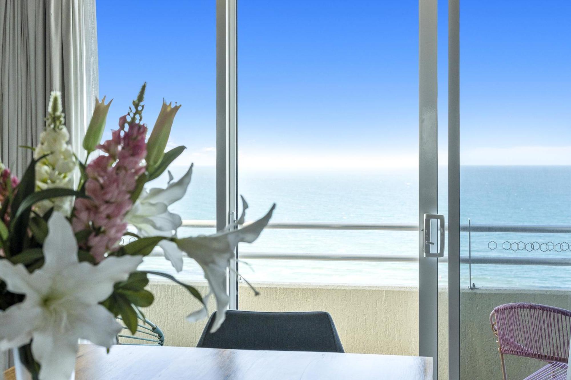Step Back In Time In Retro Chic 3 Bedroom Penthouse At Zenith - Q