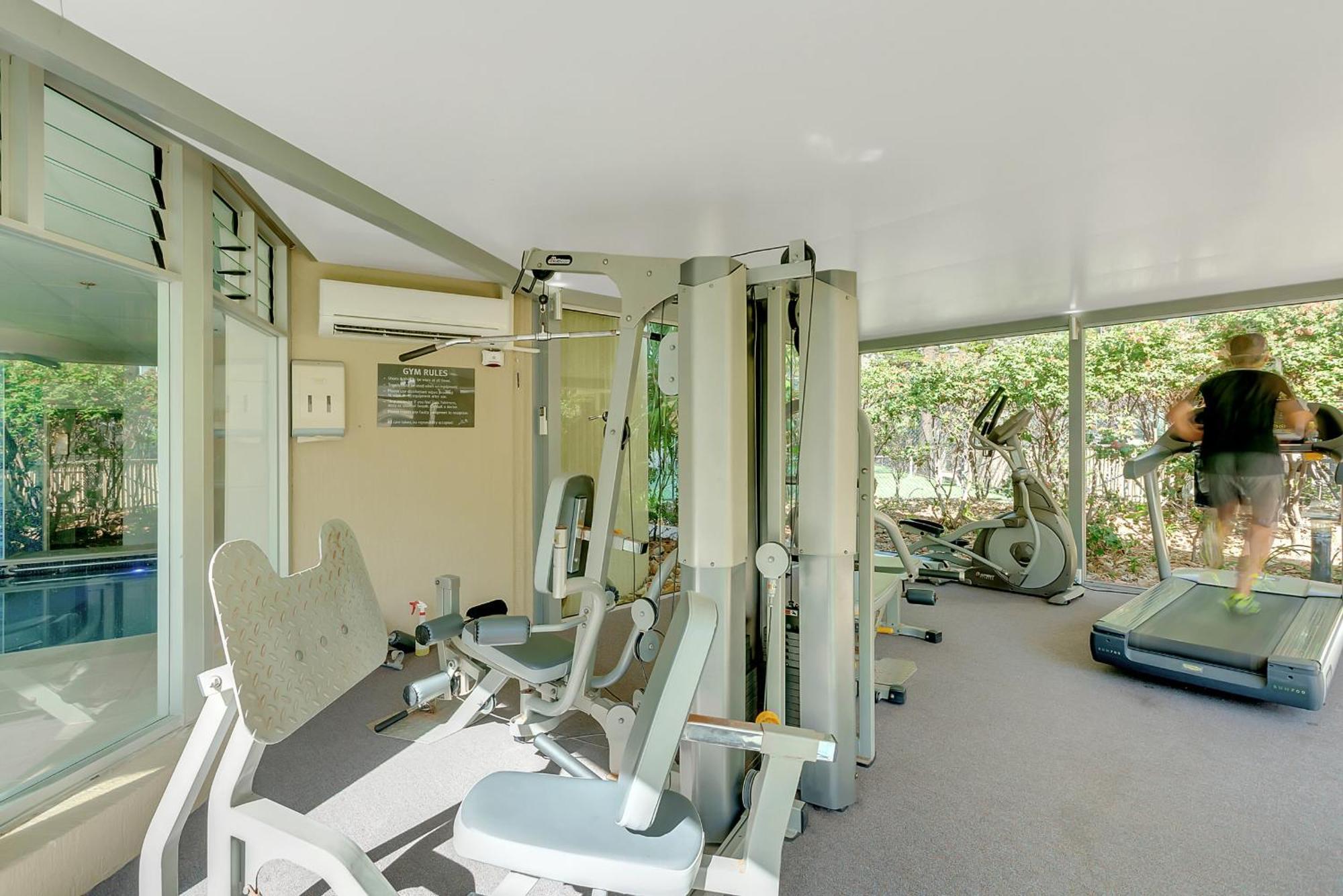 Apartment Step Back In Time In Retro Chic 3 Bedroom Penthouse At Zenith - Q Gold Coast