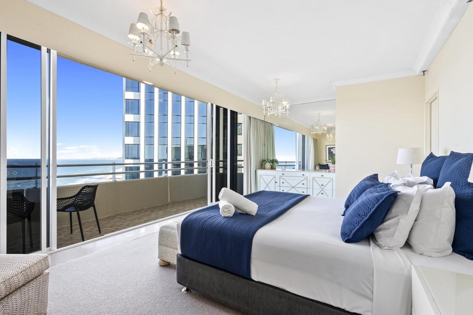 Step Back In Time In Retro Chic 3 Bedroom Penthouse At Zenith - Q